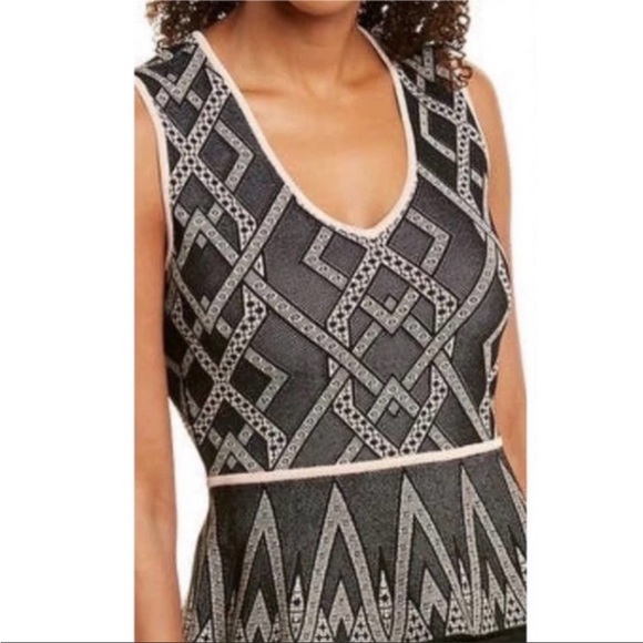 GORGEOUS BCBG MAXAZARIA SKIRT AND TOP SET (TOP XS,  BOTTOM XXS) - Picture 6 of 12